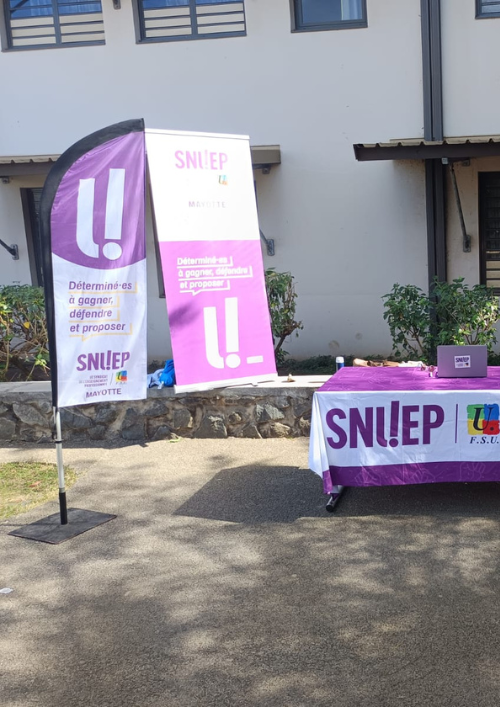 Stand du SNUEP-FSU Mayotte lors de la journée d’accueil des nouveaux arrivants au lycée des Lumières à Kawéni